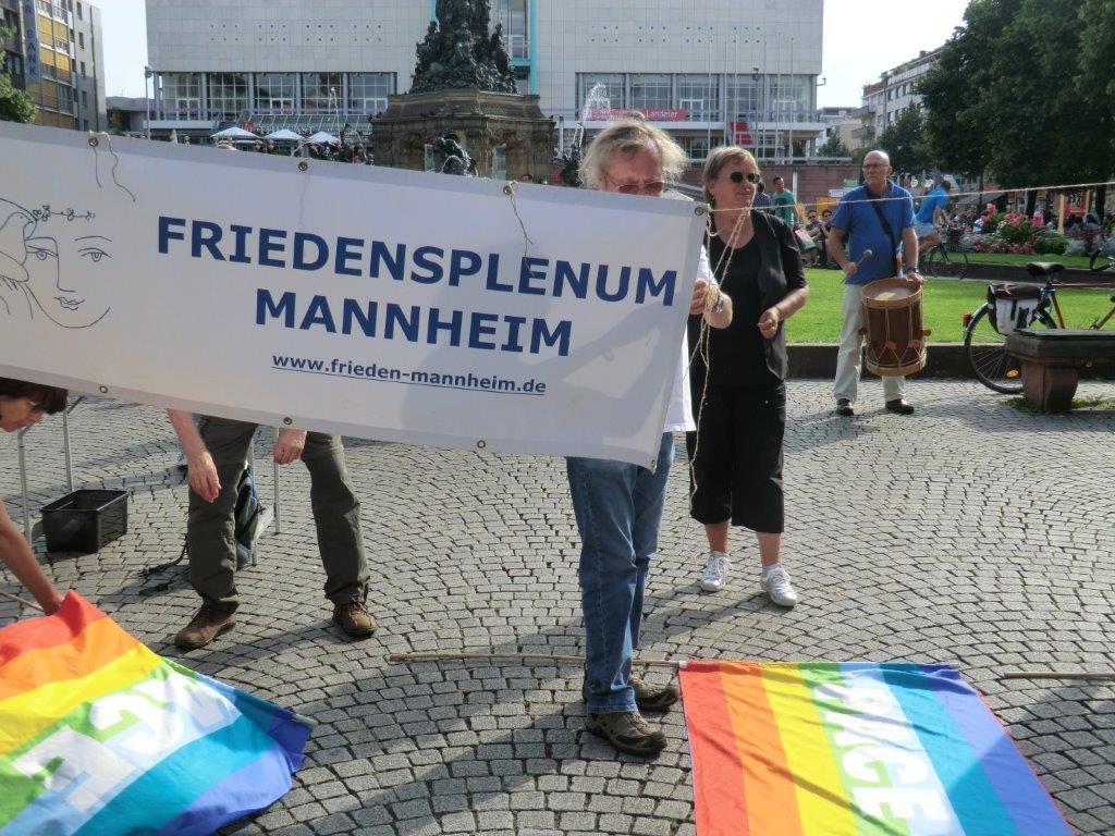 Mahnwache zur Abschaffung von A-Waffen in Mannheim am 6.8.2014