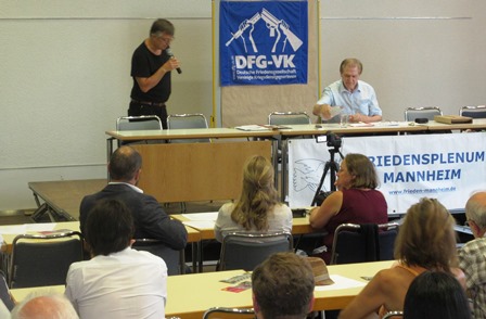 Referent Wolfgang Bittner bei der Antikriegstagsveranstaltung 2016 in Mannheim