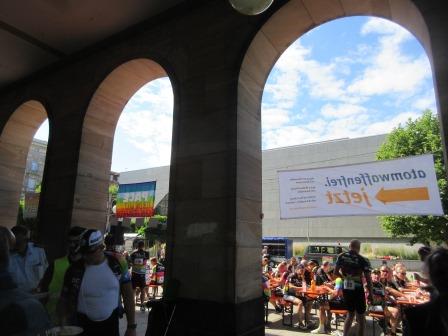 Transparente fordern nukleare Abrüstung