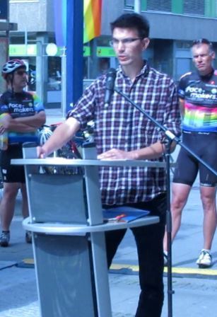 Redner des Friedensplenums Mannheim begrüßt den Pacemakers Radmarathon 2015 für atomare Abrüstung